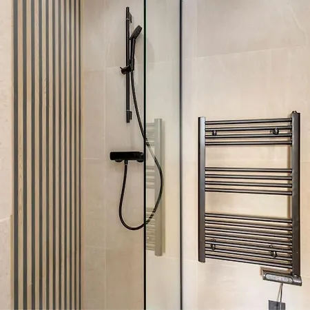 Luxurious 3 Min Walk From Eiffel Tower Apartment *