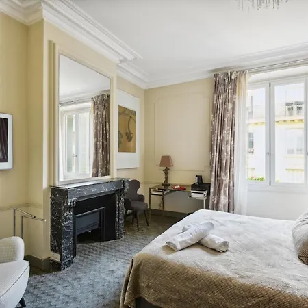 Le Singulier Hotel
