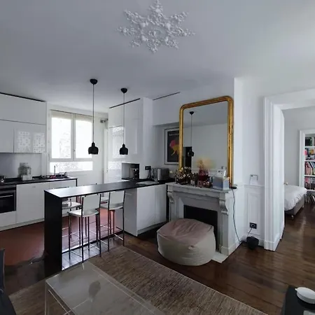Air Conditioning Stylish Apartment