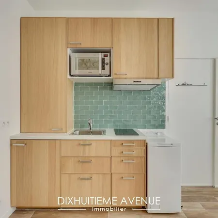 Apartment Nice 25m Very Bright Near Montmartre