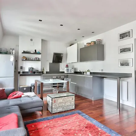 Spacious In The Heart Of The Batignolles District Appartement *
