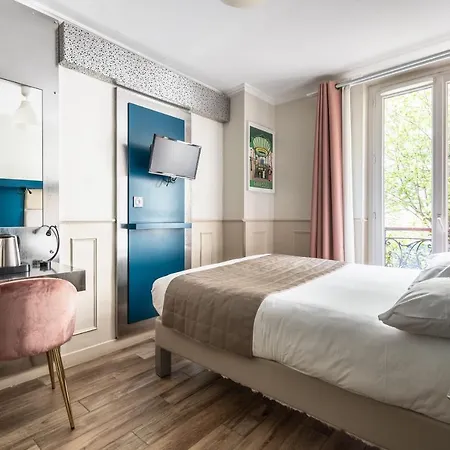 District Republique Hotel 2*