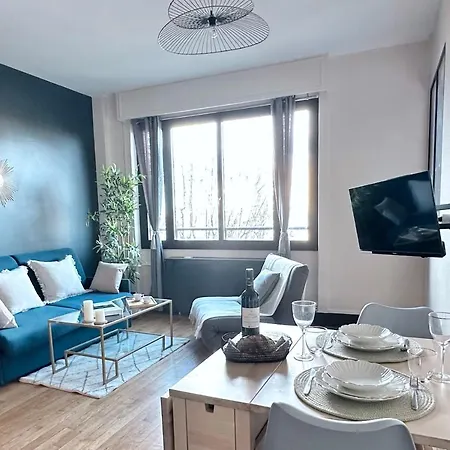 Stylish With A Balcony In Apartment