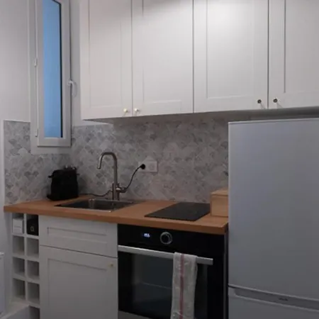 Charming Nest Near Montmartre Apartment *
