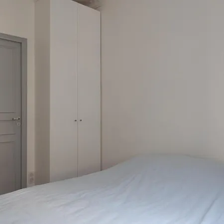 Charming Nest Near Montmartre Parijs