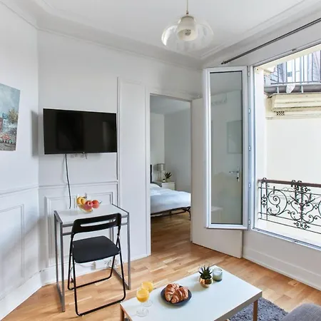 Courcelles - Monceau Apartment