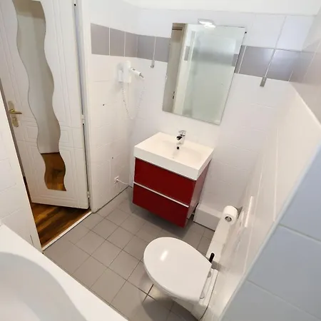 502- Studio De Charme Dans Quartier Anime 5 Appartement *