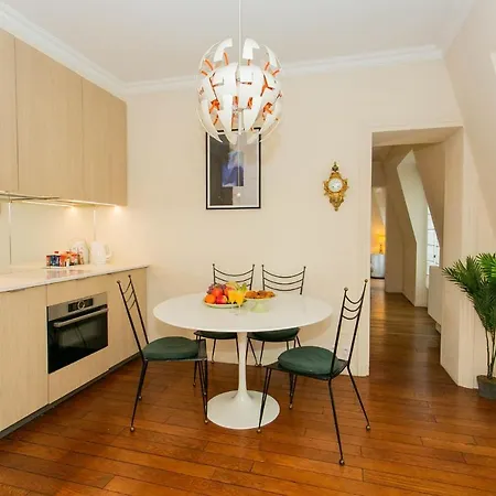 Pont Neuf - St Germain Apartment *