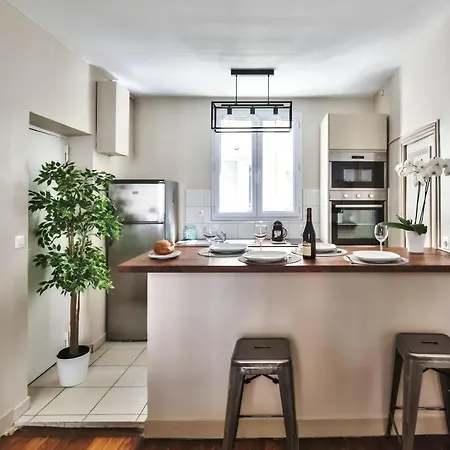 Apartment Family In Paris