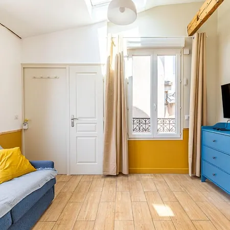 Lovely Saint-lazare Opera Apartment