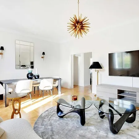 Luxury With Eiffel Tower View Paris