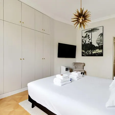Luxury With Eiffel Tower View Apartment Paris