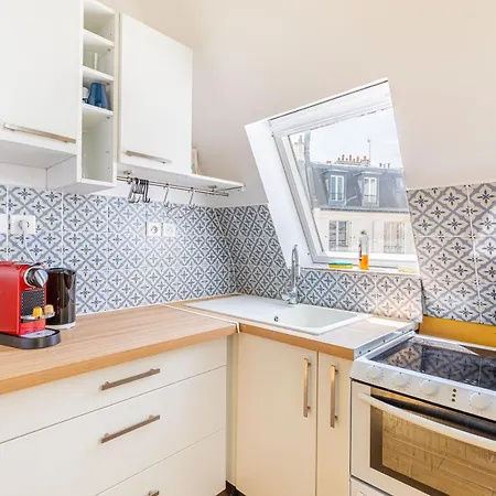Lovely Saint-lazare Opera Apartment