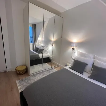 Apartment 5 Stars 2-br In Center , Air Conditioner , Elevator