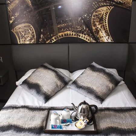 Hotel Esteem Tour Eiffel 4*