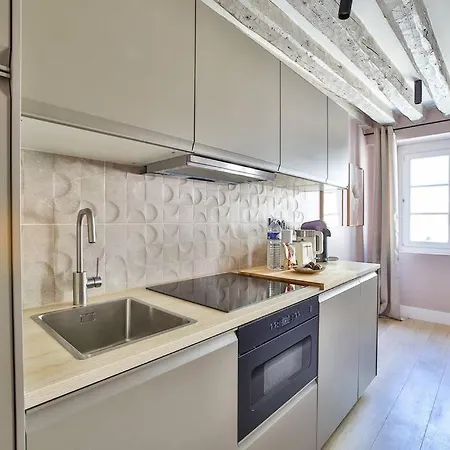 Apartment 41.typical Parisian Flat#4pers#le Marais#beaubourg