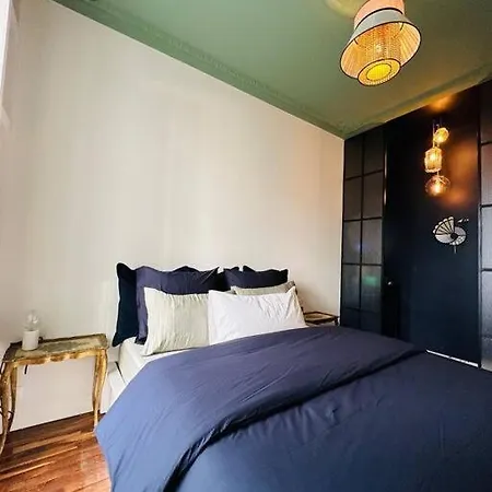 2 Pieces A Bastille Apartment Paris