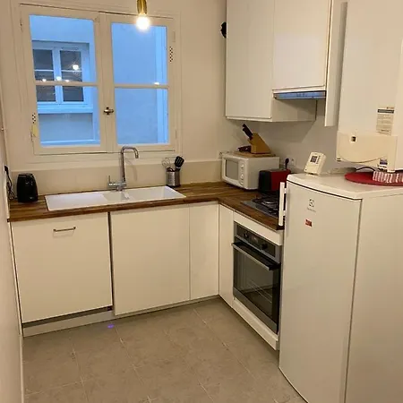 Well Located 3-room In The Center Of Apartment *