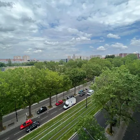 Apartment In With View, 15min Direct To Center *