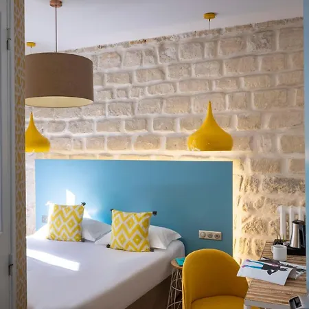 Hostal Le Regent Montmartre By Hiphophostels