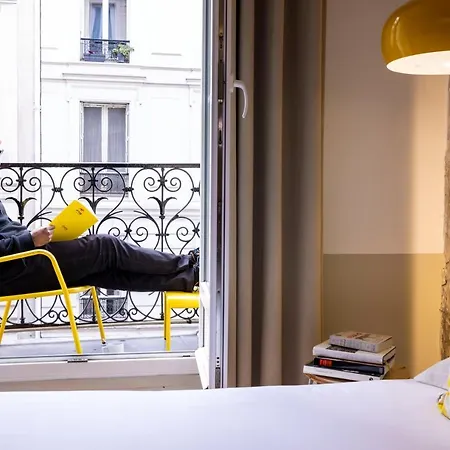 Hostal Le Regent Montmartre By Hiphophostels