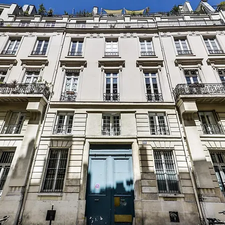 Modern French Studio In