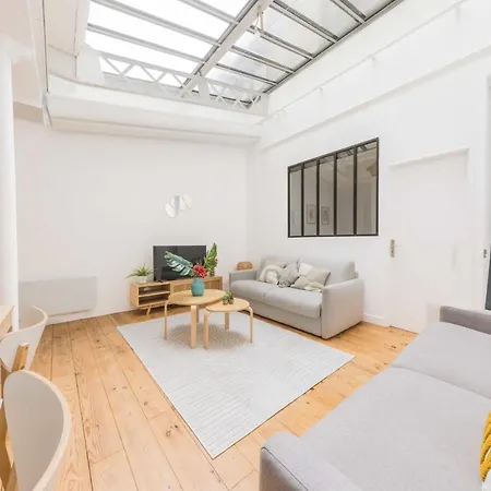 Charming With Mezzanine Apartment *