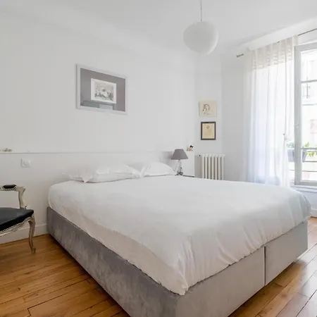 Apartment Veeve - Illuminating Light Paris