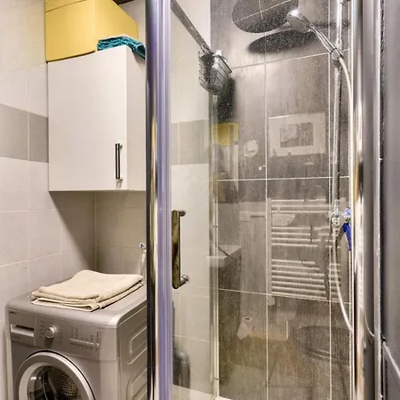 Adorable Studio In The Heart Of Apartment