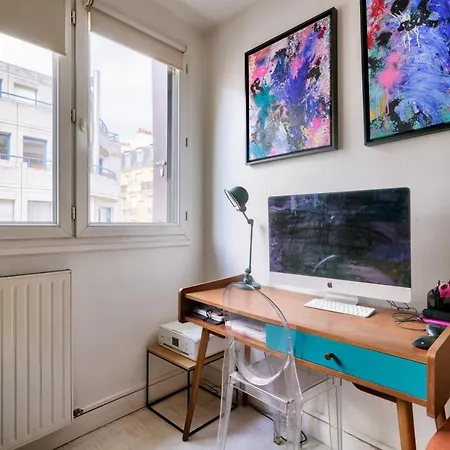 Adorable Studio In The Heart Of Paris