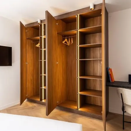 Central&spacious 2bd For 6 Apartment