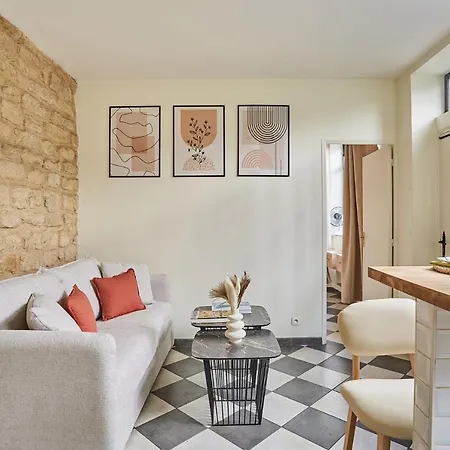 Apartment Center Of By Prestige Paris