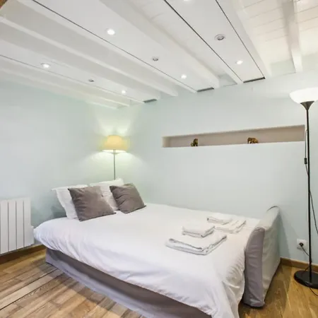 304 Boetie - Superb In Paris