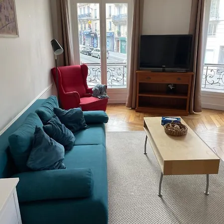 Well Located 3-room In The Center Of *