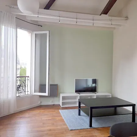 Un Typique Parisien / A Typical Parisian Séjour chez l'habitant *