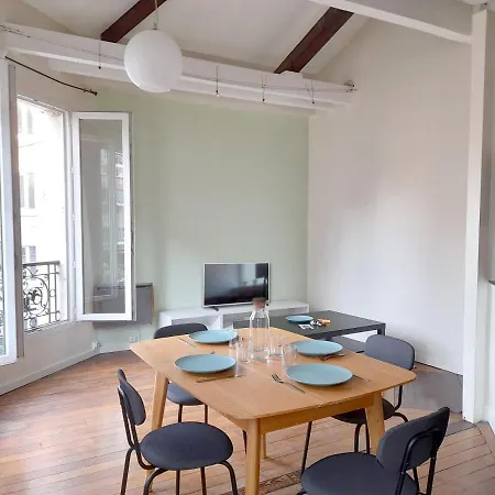 Séjour chez l'habitant Un Typique Parisien / A Typical Parisian