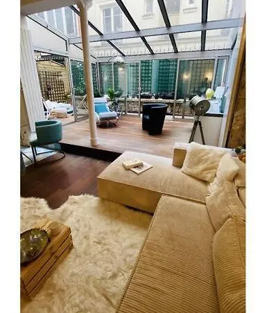 Lepic, Luxury Flat In Montmartre With Private Terrasse-appartement Entier Apartment *
