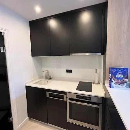 Studio Champs Elysees Apartment *