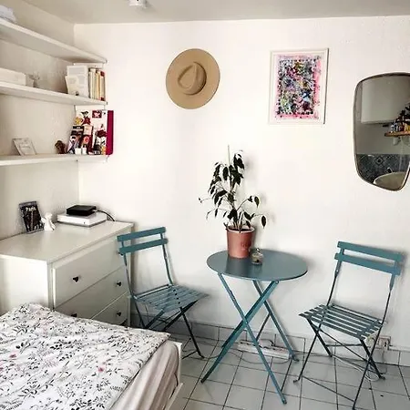 Cute Marais Private For 2
