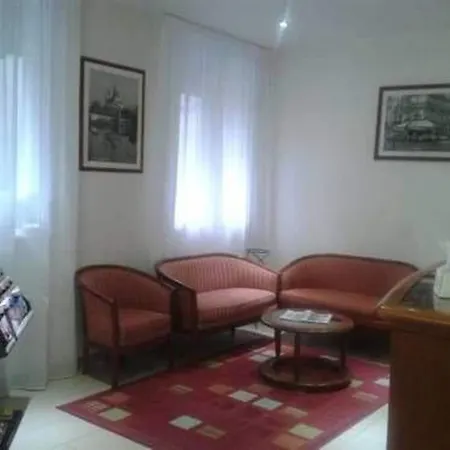 Hotel Hipotel Lilas Gambetta Paris