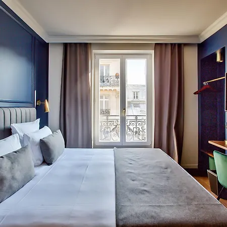Отель Bervic Montmartre Париж