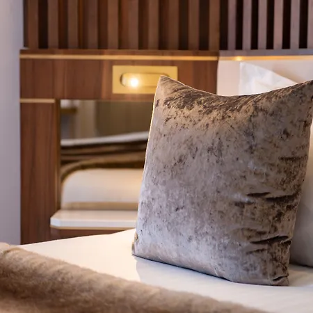 Lord Byron Hotel