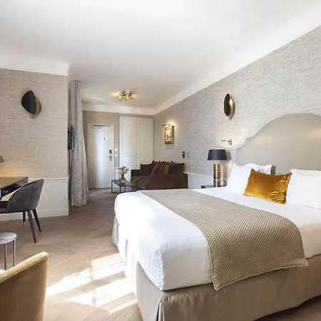 Hotel Foch 4*