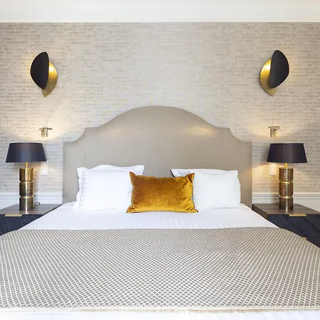 Foch Hotel