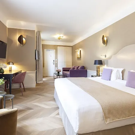 Foch Hotel 4*