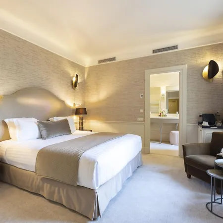 Foch Hotel
