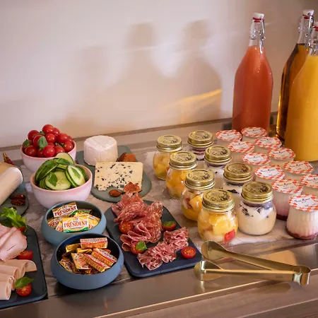 First Tour Eiffel Hotel 4*