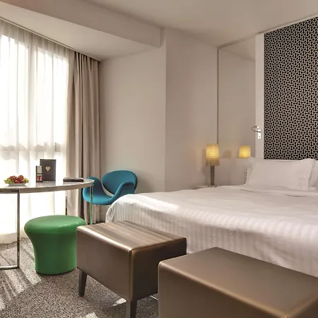 Etoile Maillot Hotel
