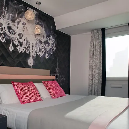 Yllen Eiffel Hotel Paris