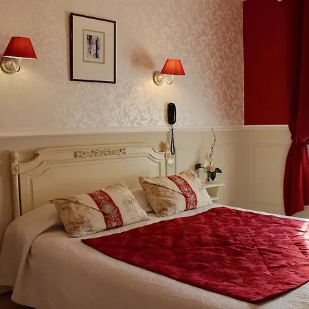 Chopin Hotel 2*